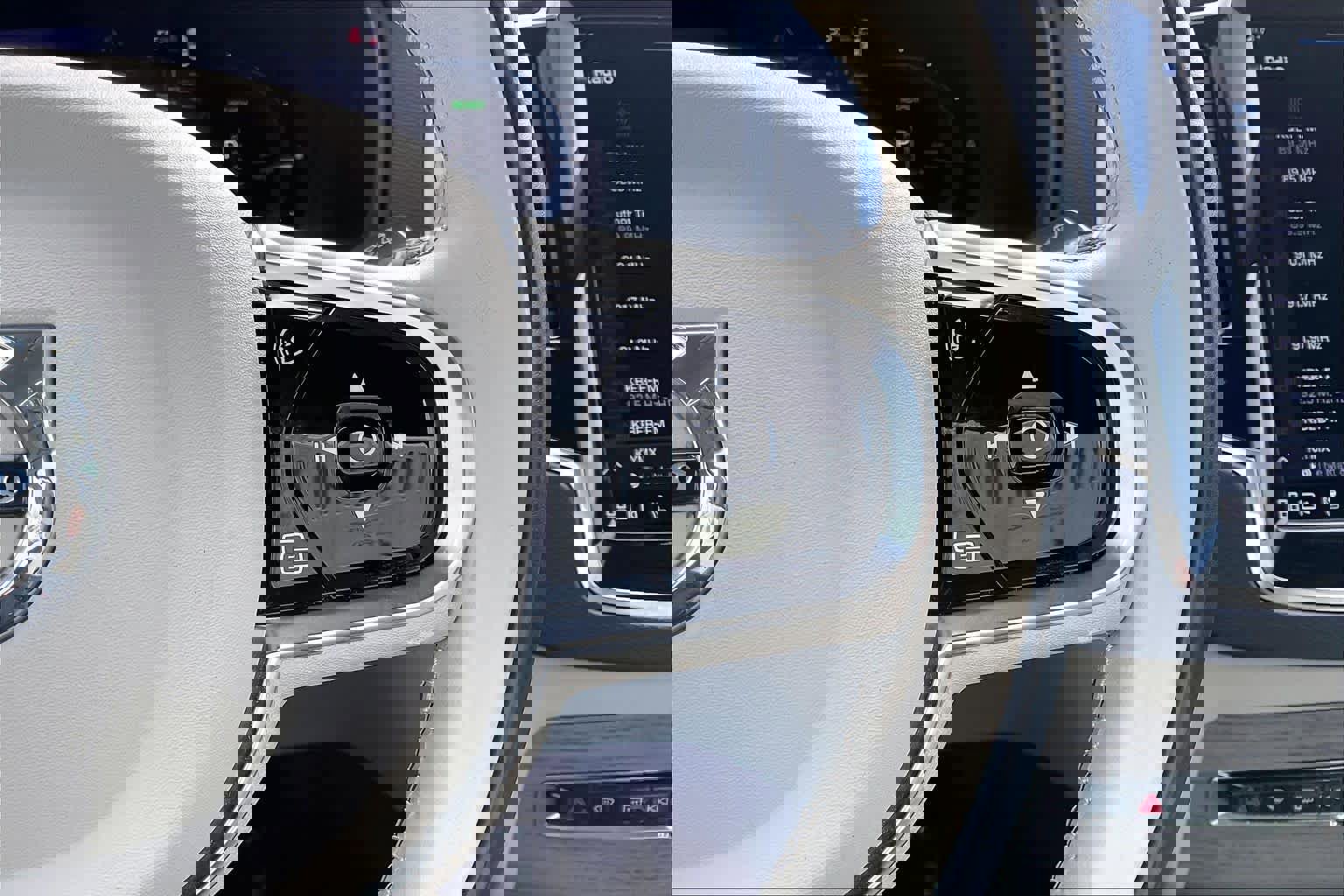 Used 2023 Volvo XC90 T8 Plus w/ Protection Package Premier image 22