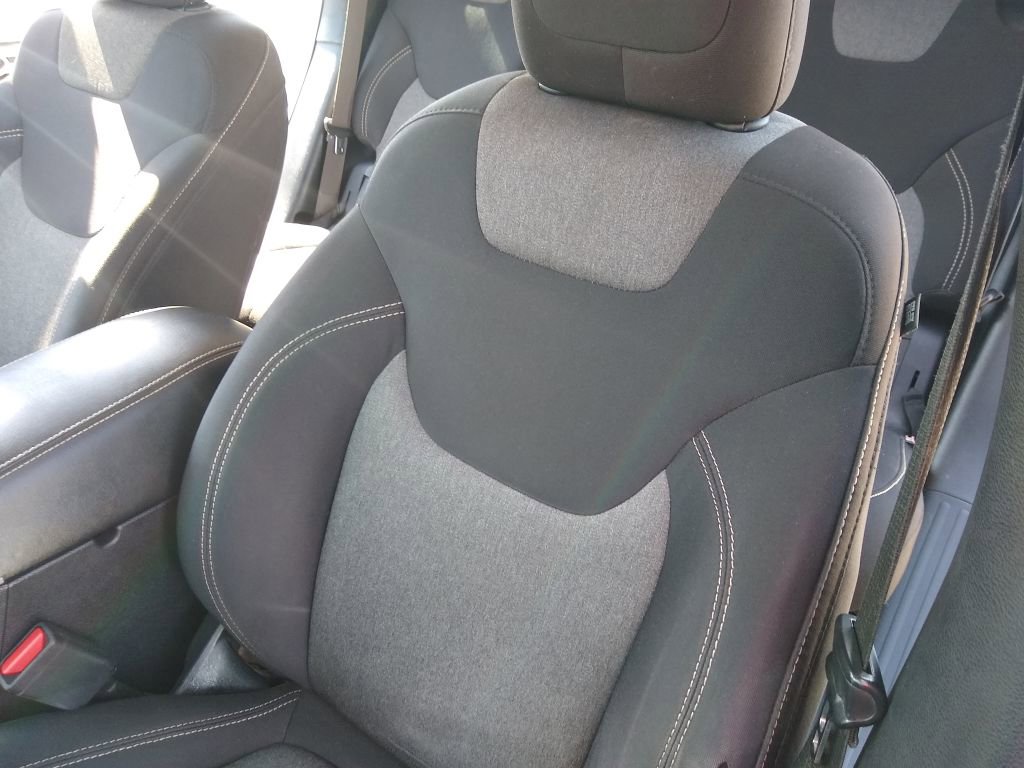 Used 2015 Jeep Cherokee Sport image 17