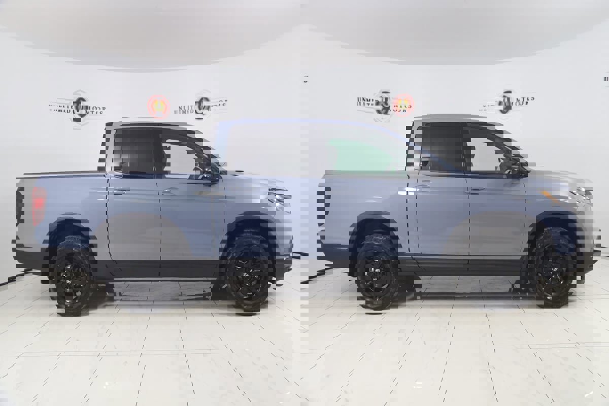 Used 2025 Honda Ridgeline Black Edition image 2