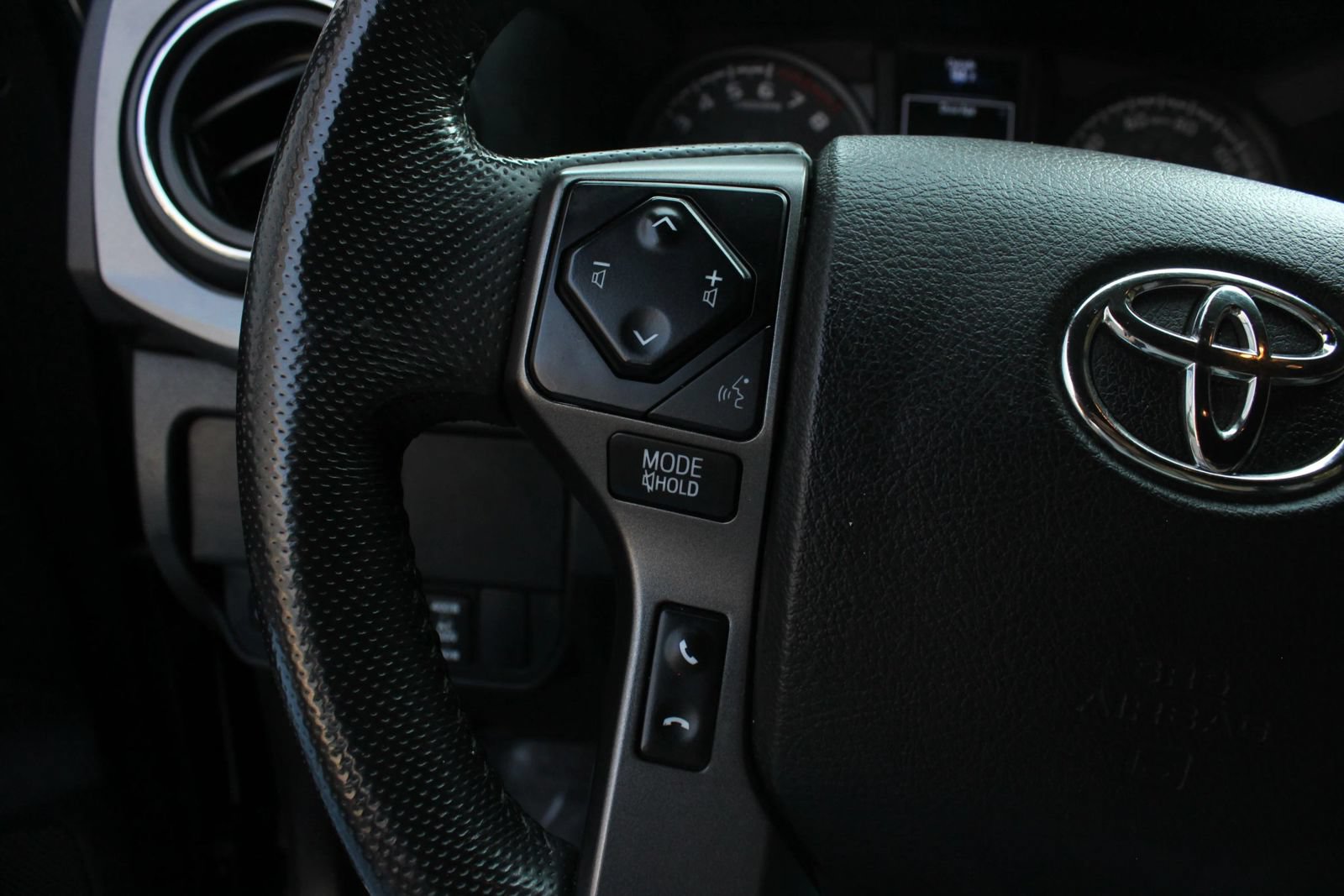 Used 2021 Toyota Tacoma TRD Off-Road w/ Technology Package AWD/4WD image 30
