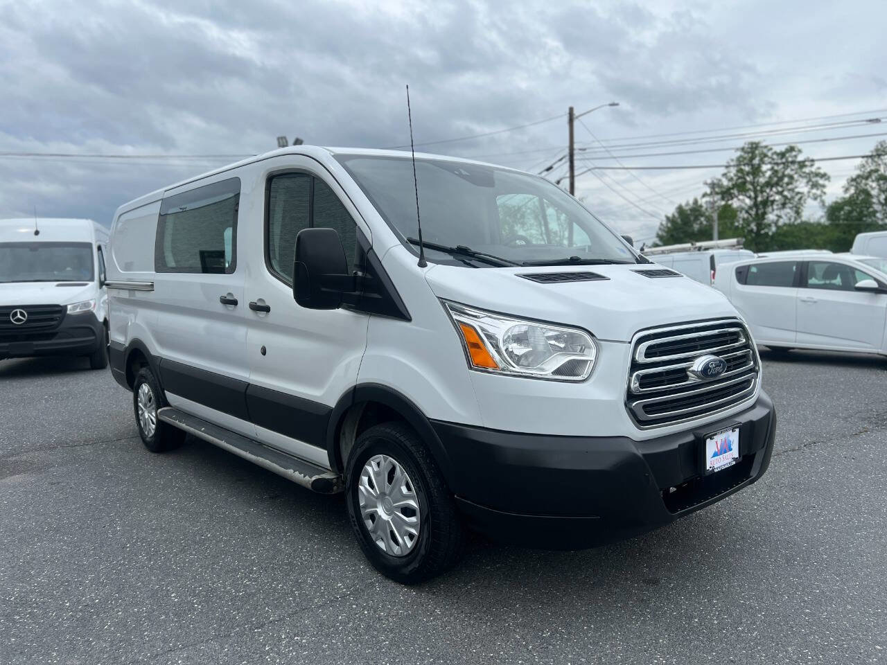 Used 2019 Ford Transit 250 130 Low Roof w/ Exterior Upgrade Package RWD image 2