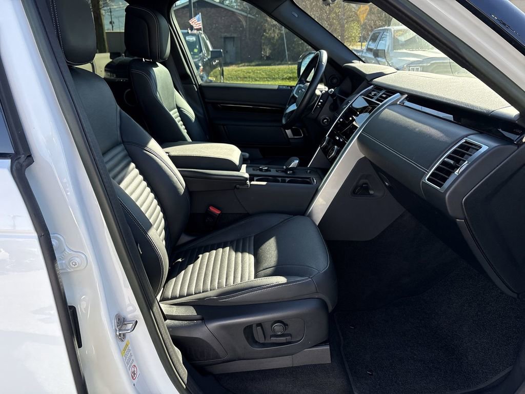 Used 2023 Land Rover Discovery S R-Dynamic image 28
