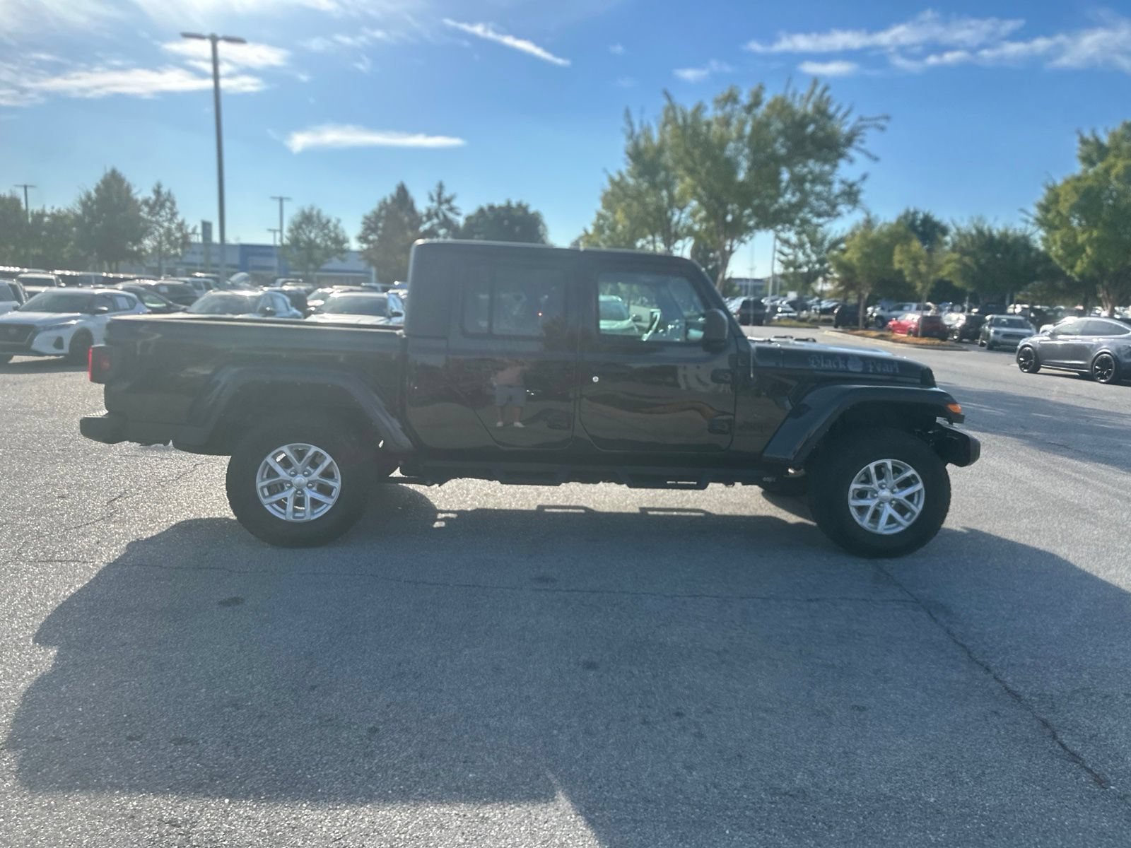 Used 2023 Jeep Gladiator Sport AWD/4WD image 4