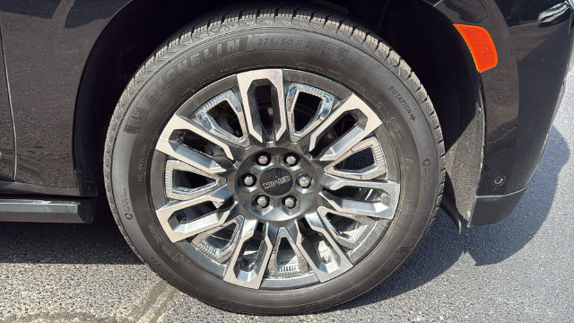 Used 2023 GMC Yukon Denali Ultimate AWD/4WD image 11