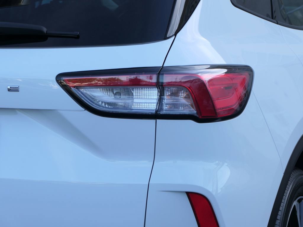 Used 2022 Ford Escape SE w/ SE Sport Appearance Package image 5