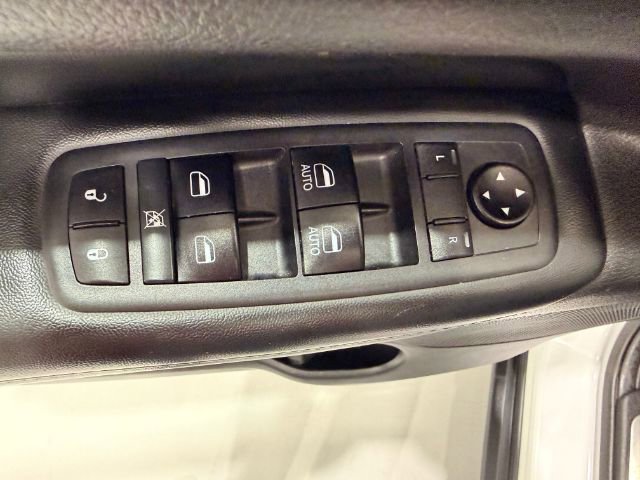 Used 2019 Jeep Grand Cherokee Limited w/ Luxury Group II image 33