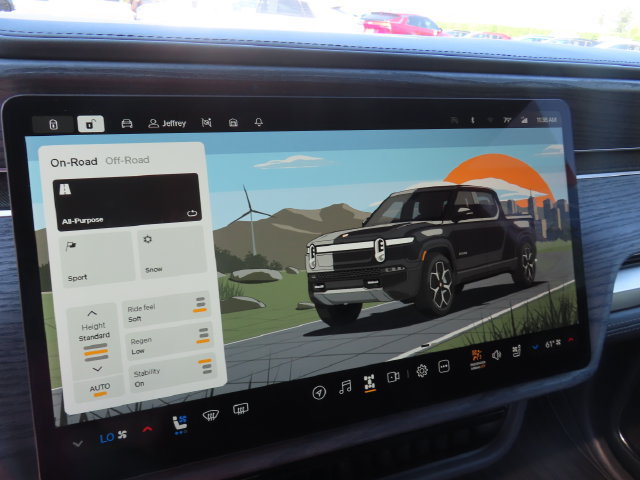 Used 2023 Rivian R1T Adventure Dual AWD/4WD image 19