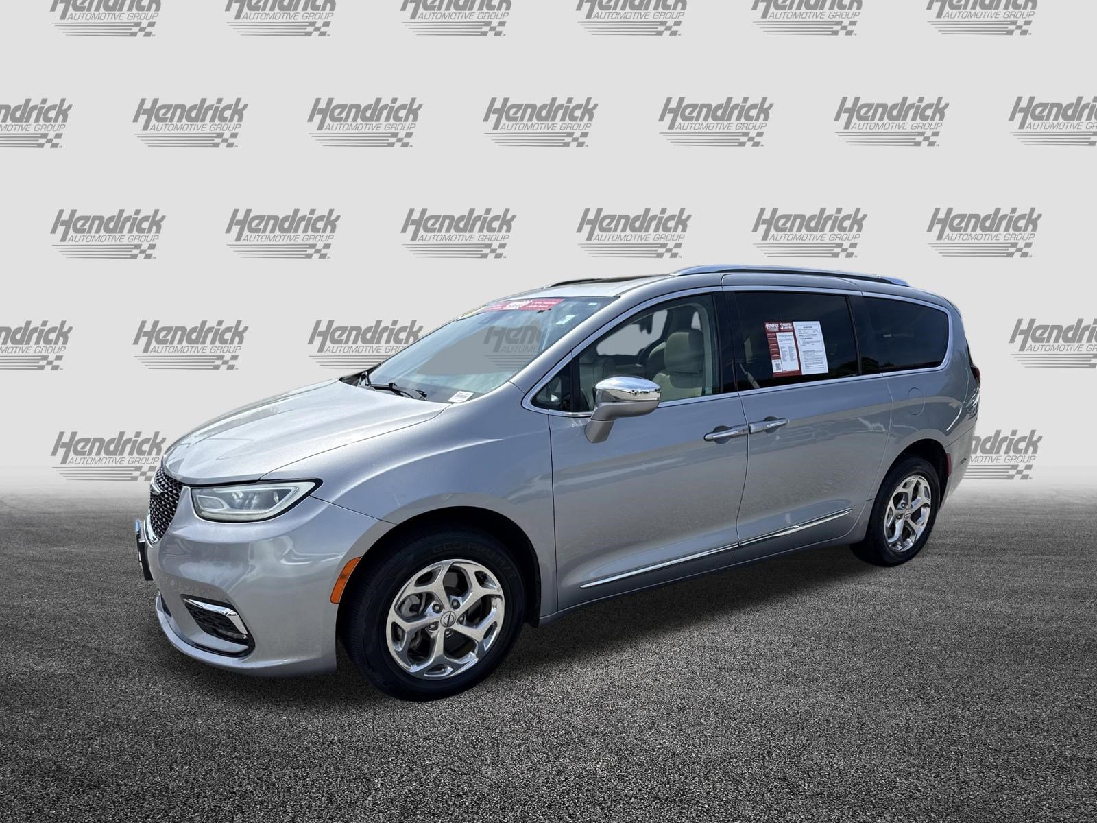 Used 2021 Chrysler Pacifica Limited AWD/4WD image 5