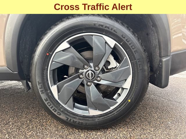 Used 2024 Nissan Rogue SV image 9