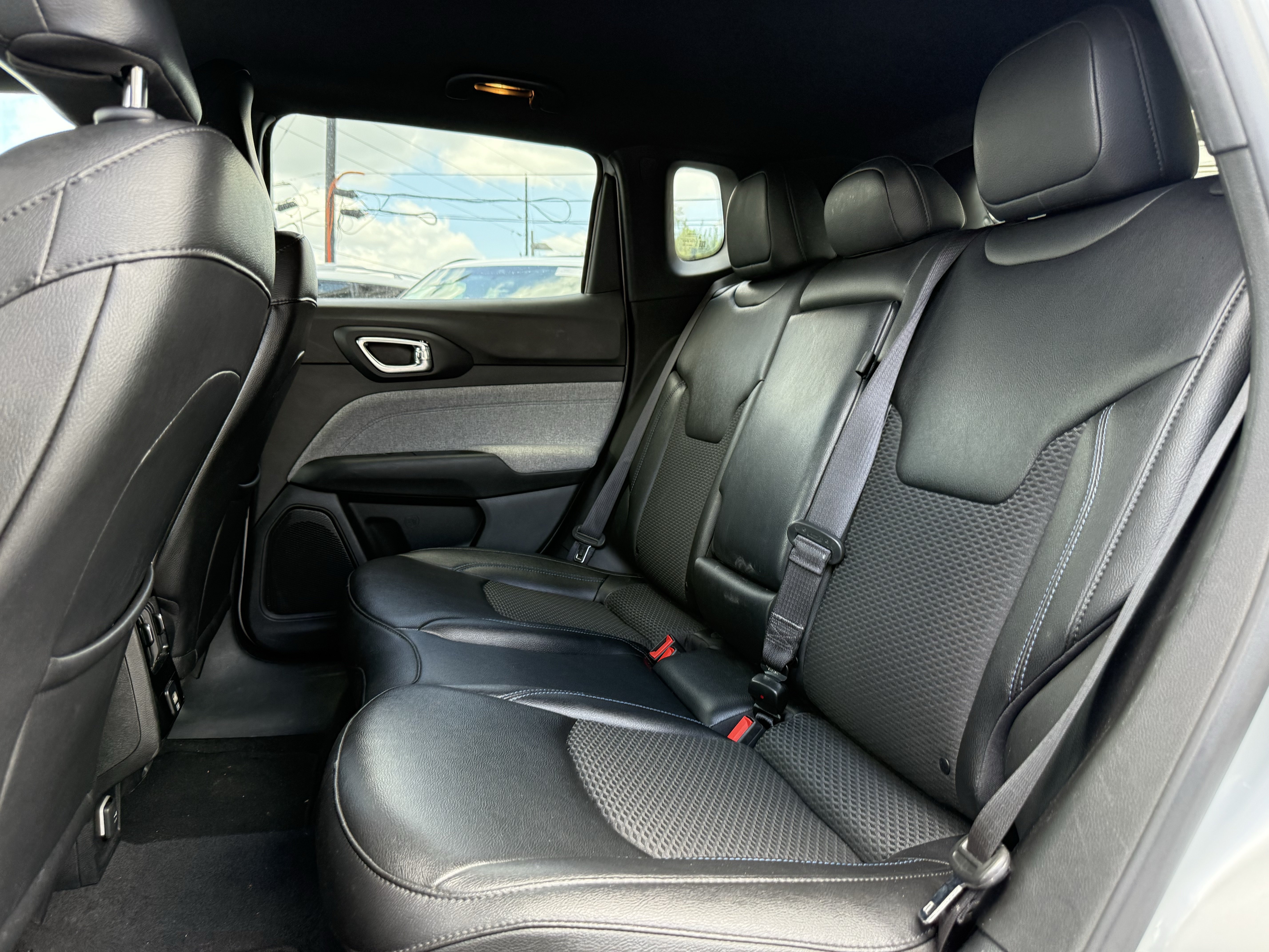 Used 2024 Jeep Compass Latitude AWD/4WD image 15