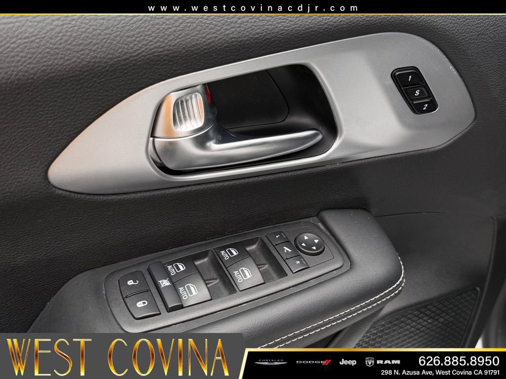 Used 2026 Chrysler Pacifica Limited w/ S Appearance Package FWD image 14