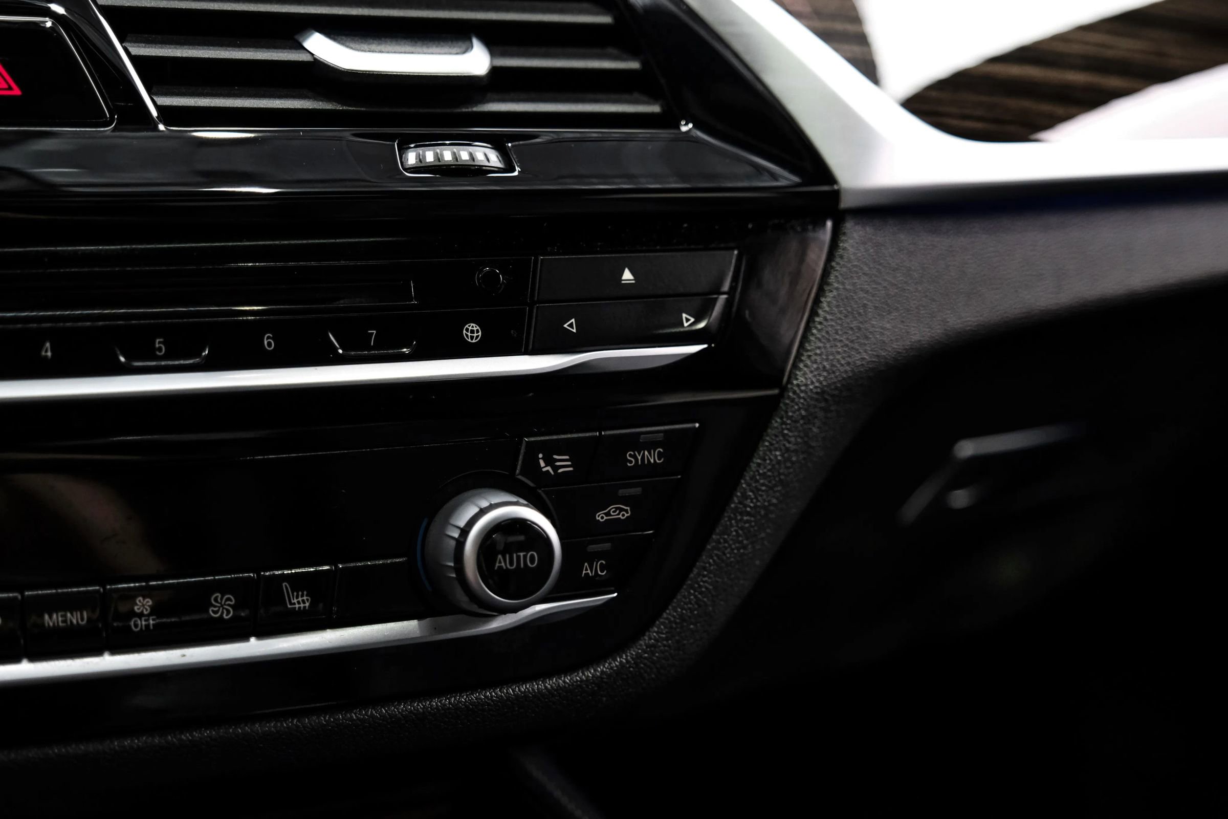 Used 2018 BMW 540i w/ M Sport Package RWD image 35