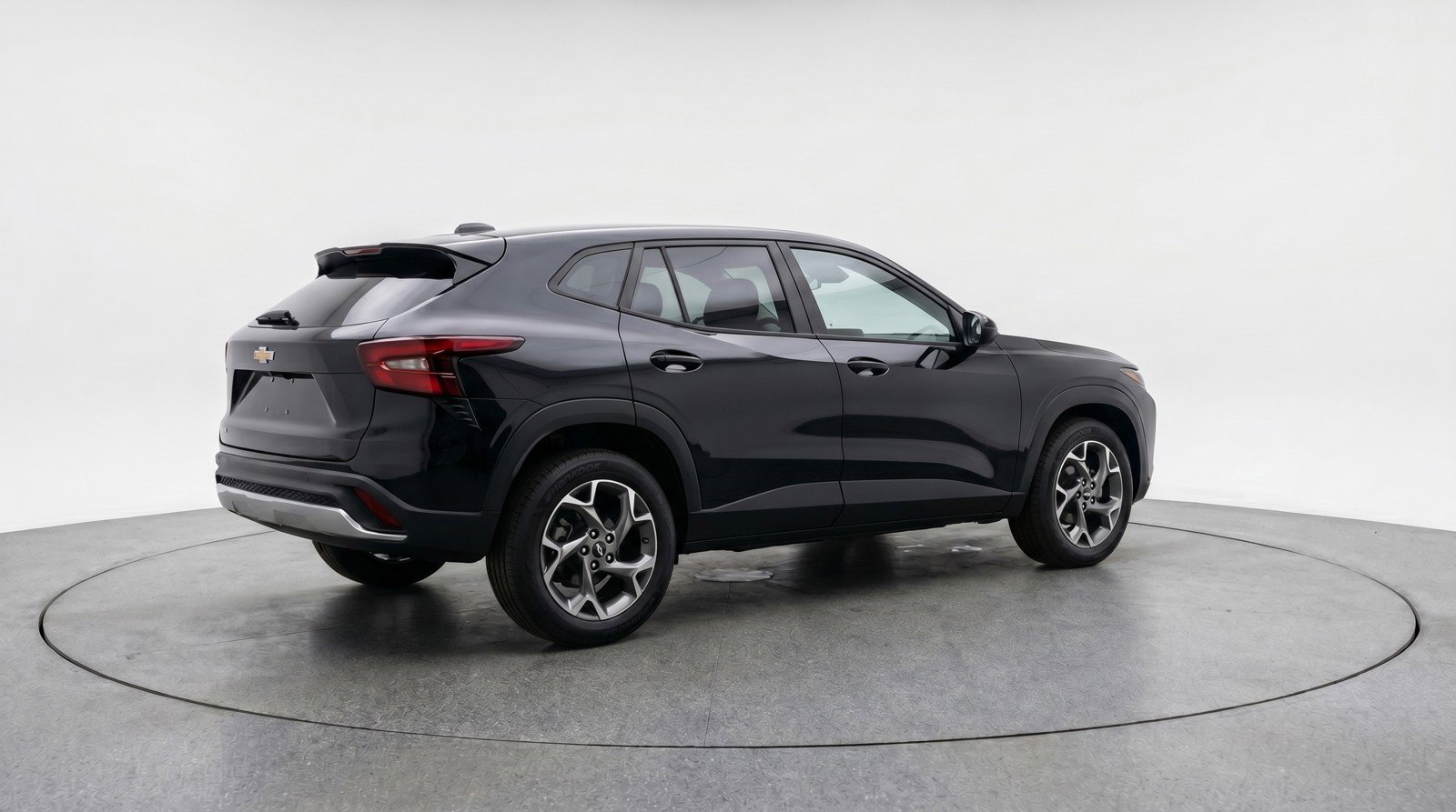 Used 2025 Chevrolet Trax LT FWD image 9