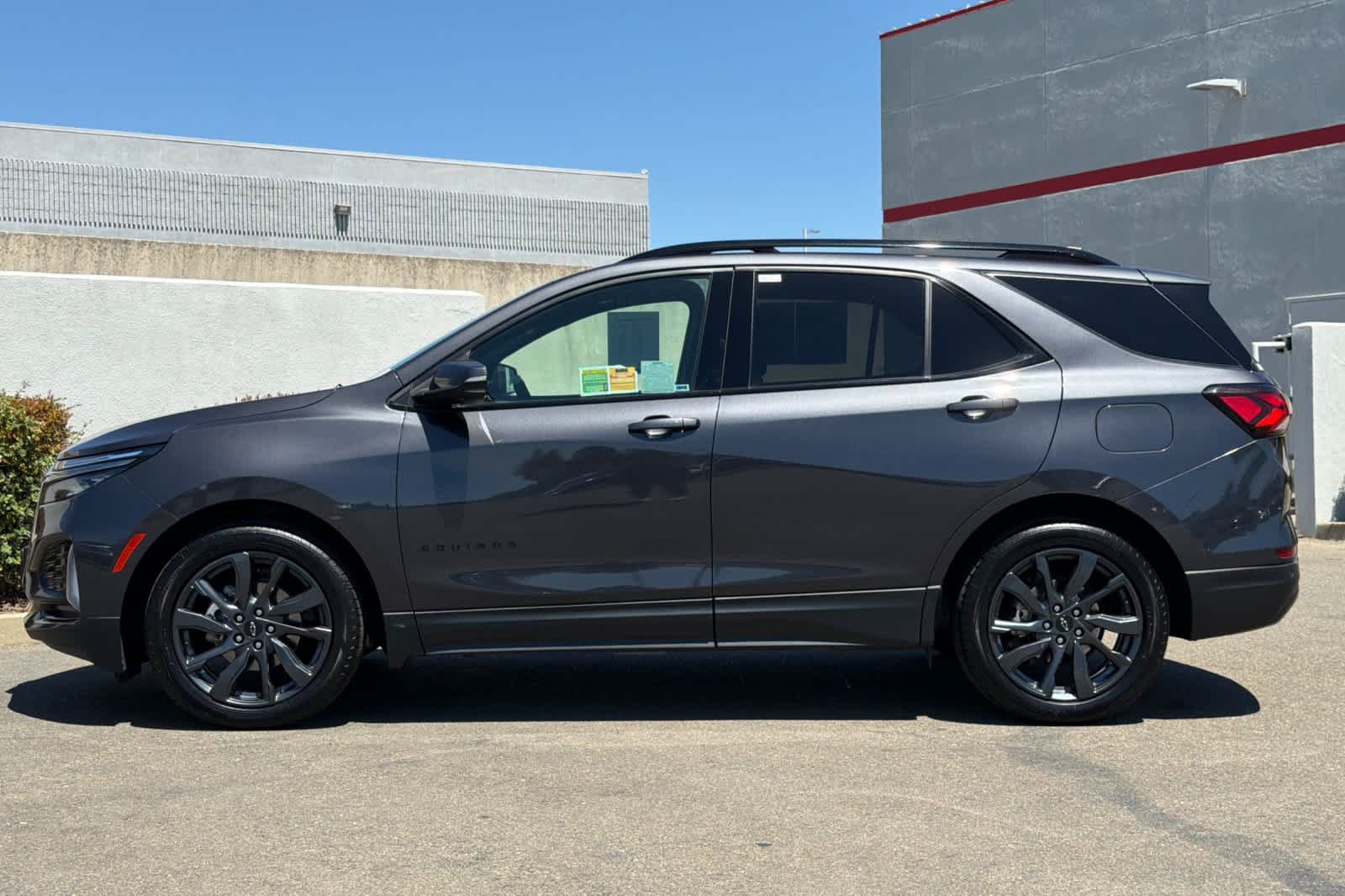 Used 2022 Chevrolet Equinox RS w/ Infotainment Package FWD image 9