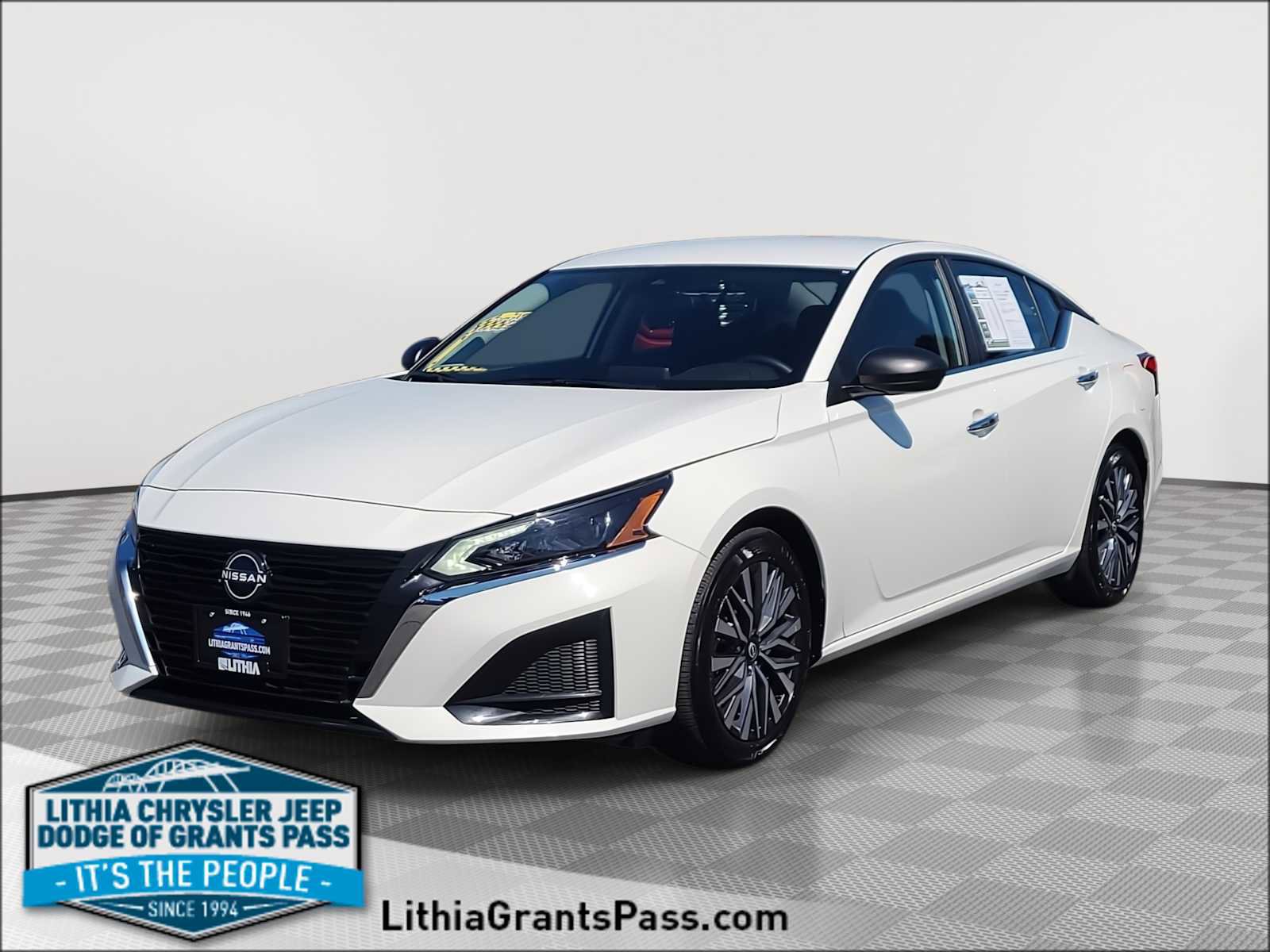 Used 2025 Nissan Altima 2.5 SV FWD image 1