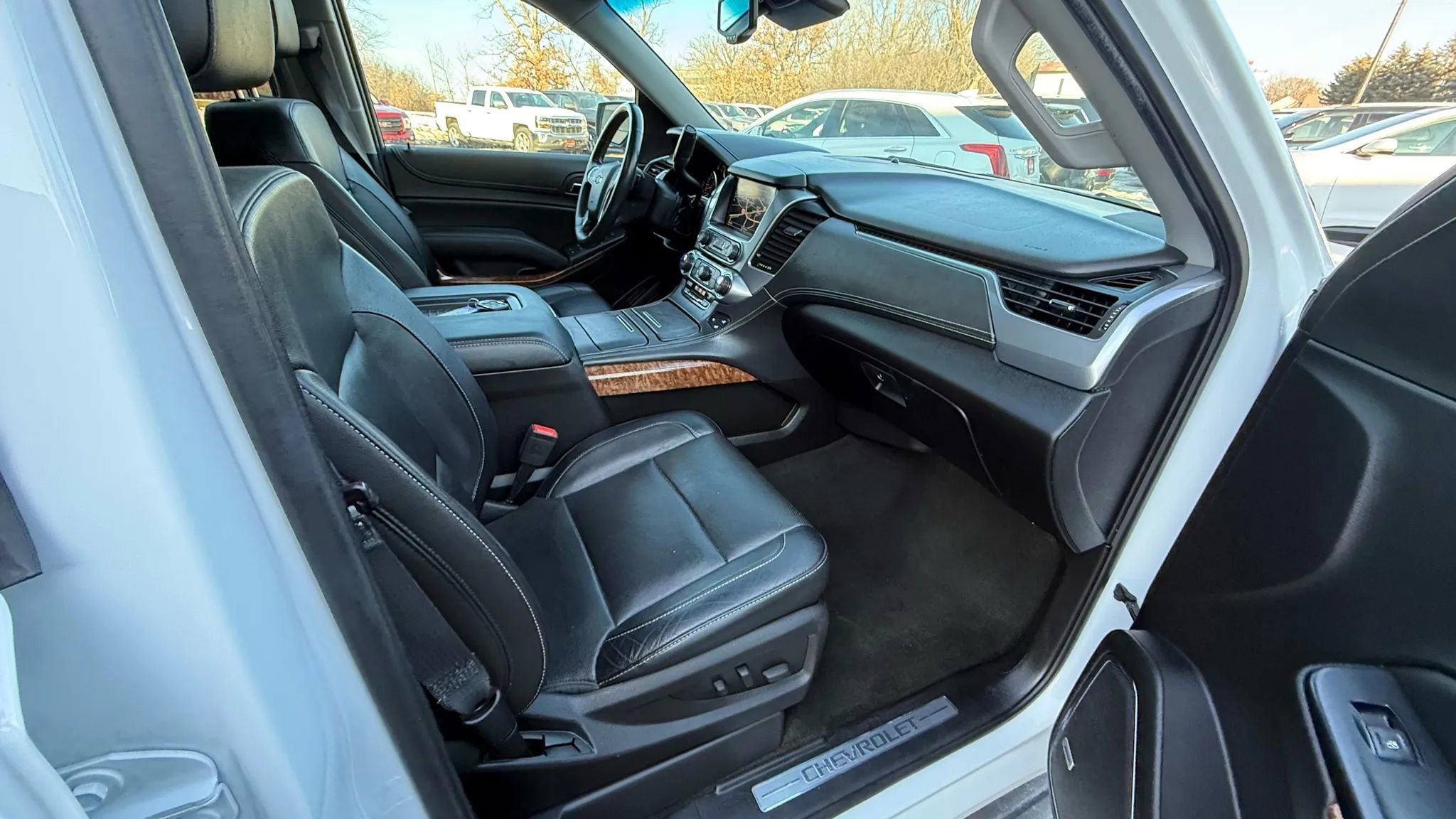 Used 2017 Chevrolet Suburban Premier AWD/4WD image 38
