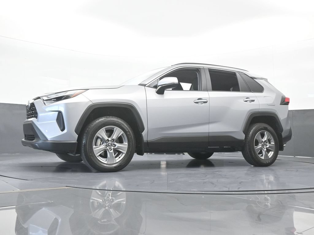 Used 2025 Toyota RAV4 XLE AWD/4WD image 52