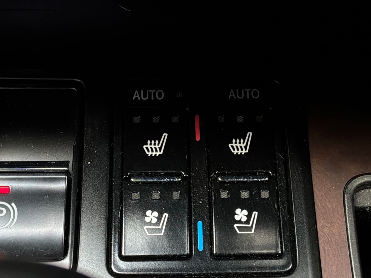 Used 2022 Lexus RX 450h AWD w/ Premium Package image 34