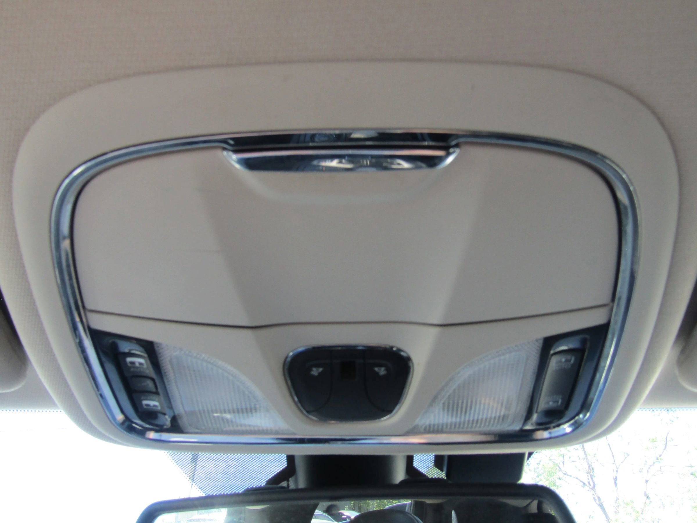 Used 2015 Jeep Cherokee Limited image 40