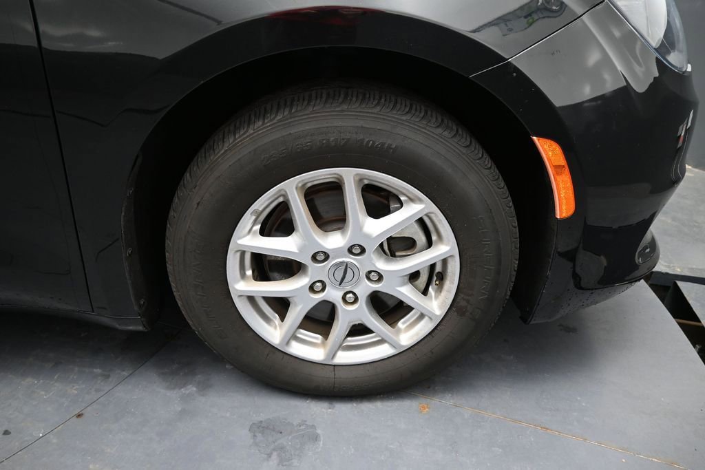 Used 2023 Chrysler Voyager LX FWD image 18