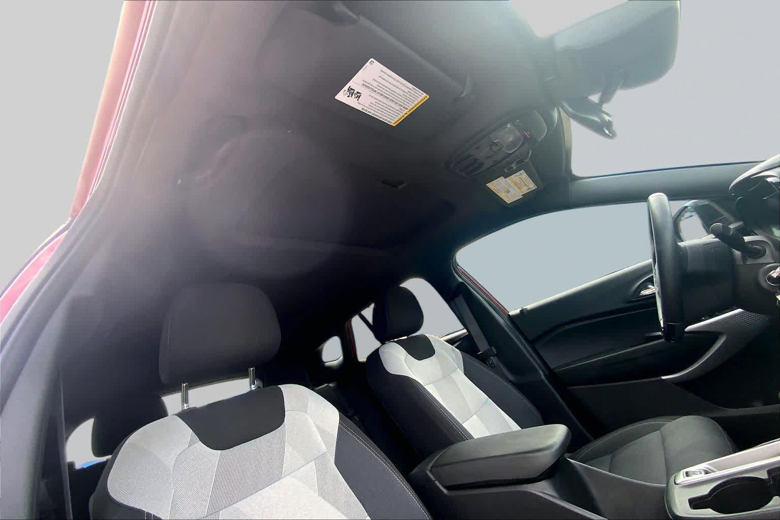 Used 2026 Chevrolet Trax RS w/ Sunroof Package FWD image 13