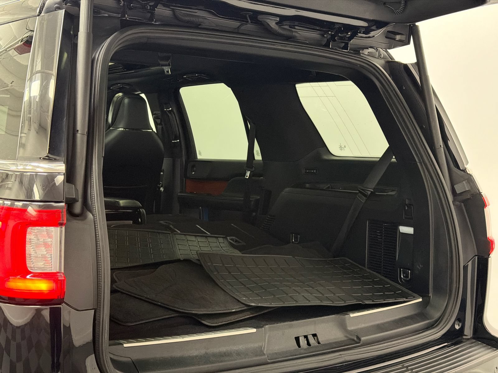 Used 2020 Lincoln Navigator Reserve AWD/4WD image 9