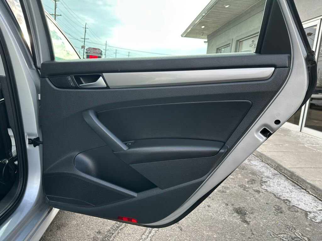 Used 2014 Volkswagen Passat 1.8T Wolfsburg Edition image 22