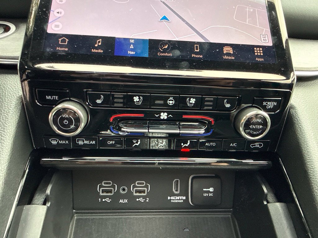 Used 2023 Jeep Grand Cherokee Overland w/ Luxury Tech Group IV AWD/4WD image 34