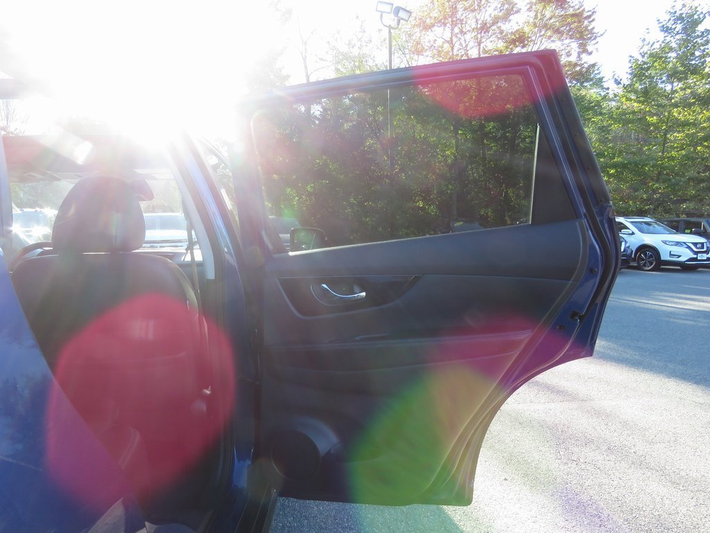 Used 2019 Nissan Rogue SL w/ Premium Package image 15