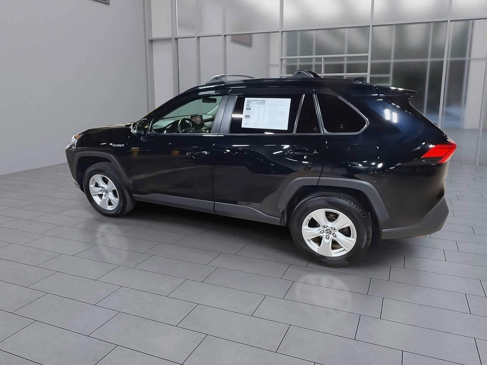 Used 2019 Toyota RAV4 XLE AWD/4WD image 6