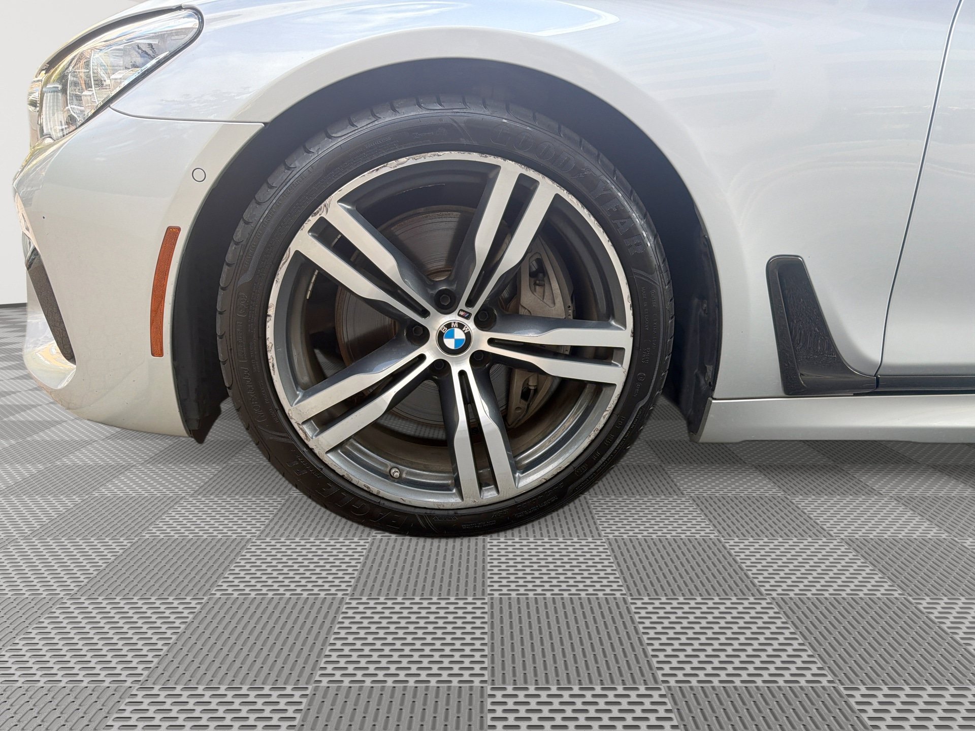 Used 2019 BMW 750i RWD image 19