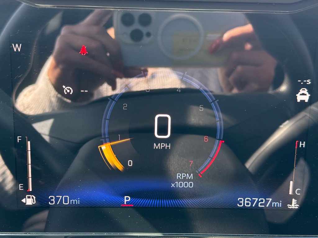 Used 2025 Chevrolet Trax LT FWD image 4
