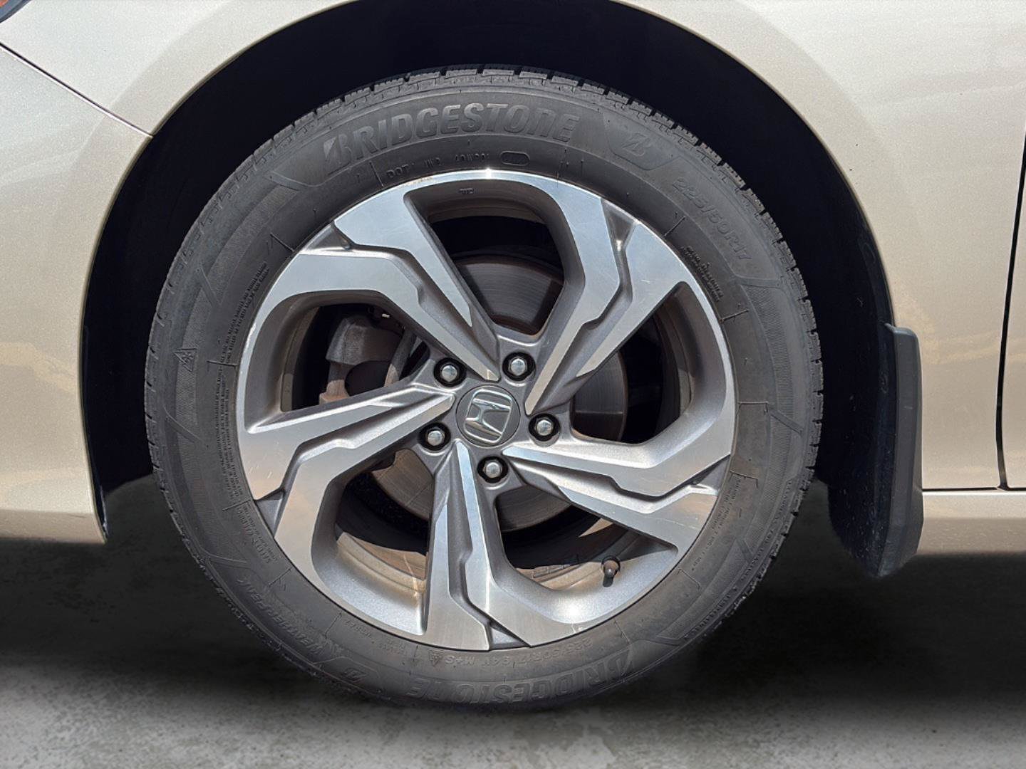 Used 2018 Honda Accord EX image 22