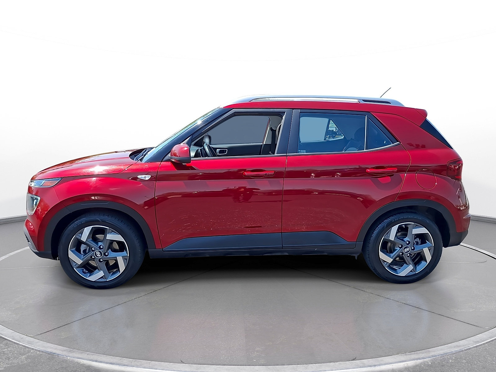 Used 2024 Hyundai Venue SEL FWD image 5