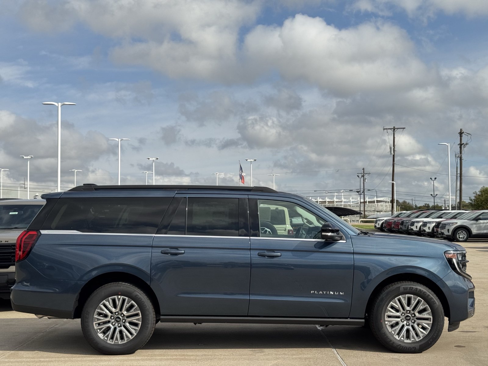 New 2027 Ford Expedition Max Platinum w/ Driver's Package AWD/4WD image 3