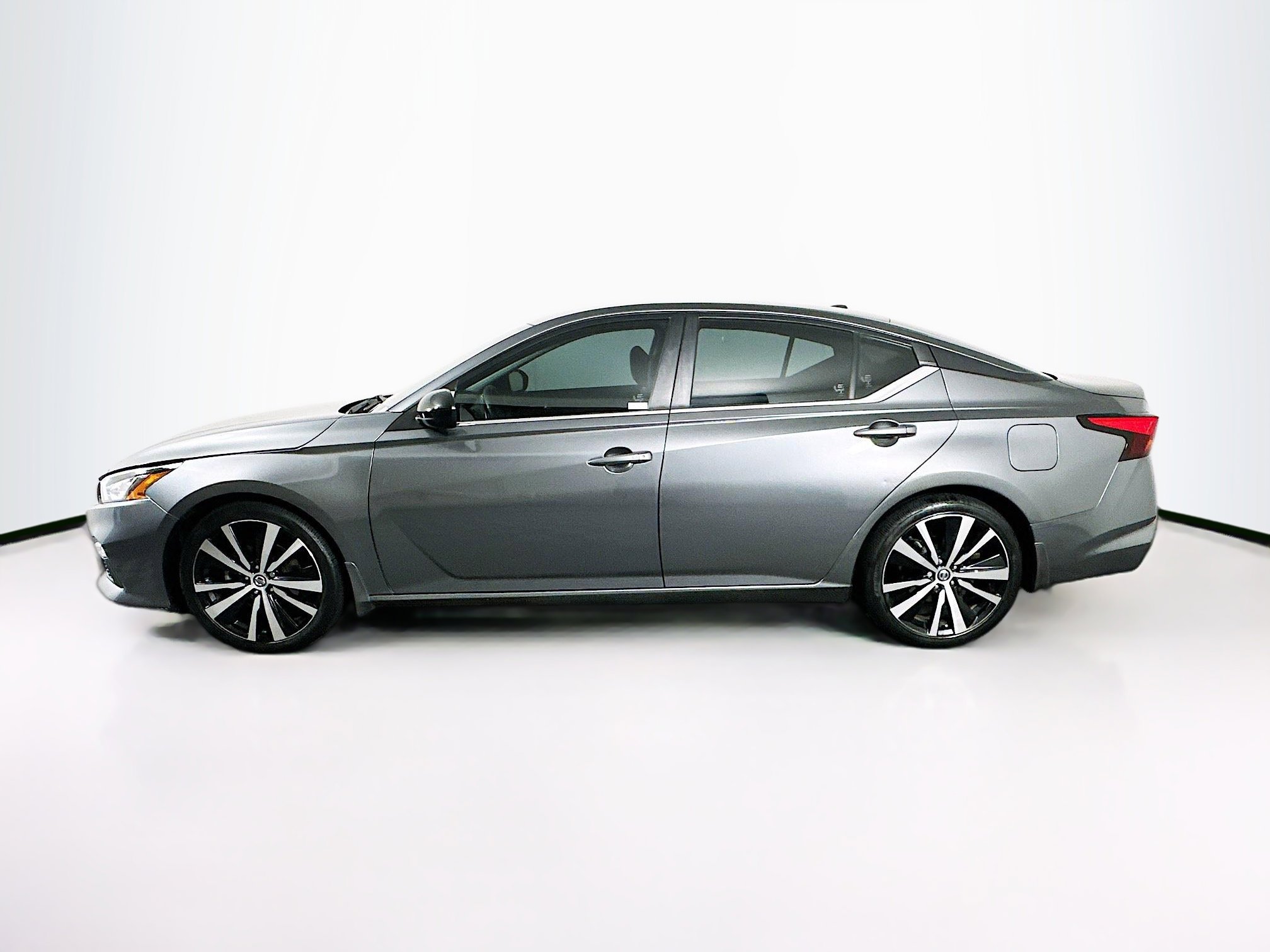 Used 2021 Nissan Altima 2.5 SR FWD image 4