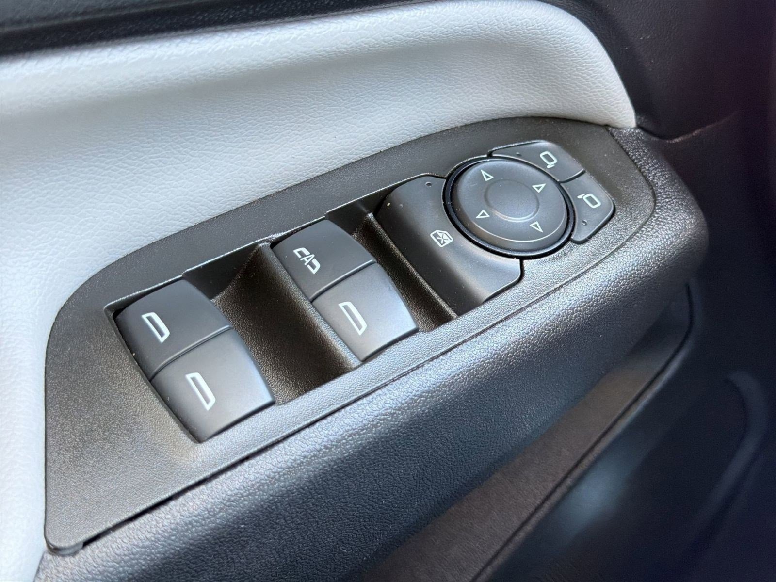 Used 2023 Chevrolet Equinox LS FWD image 12