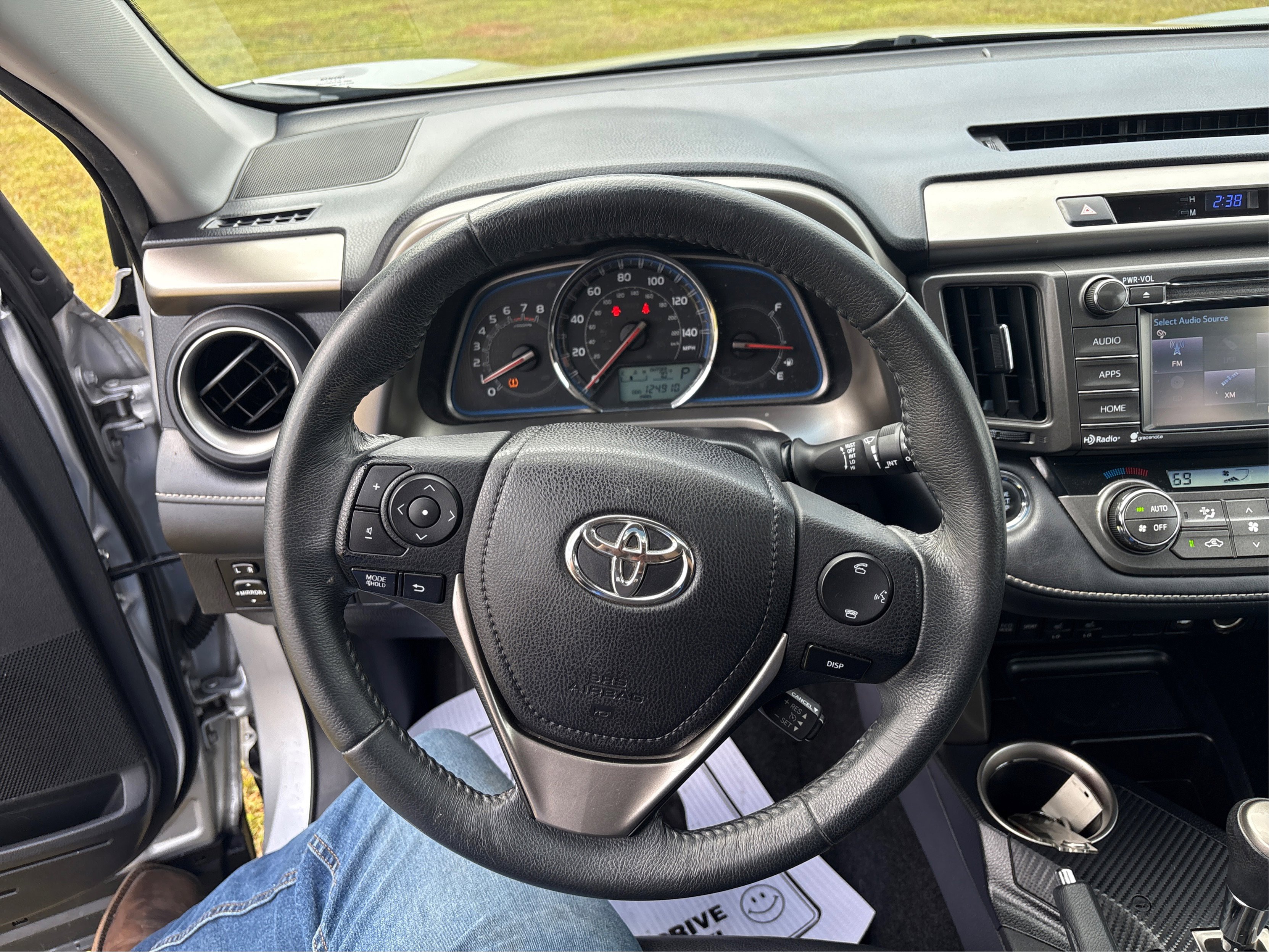 Used 2015 Toyota RAV4 Limited image 14