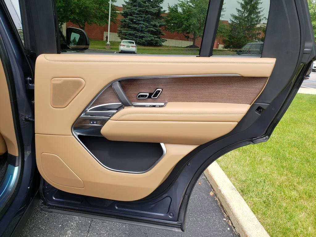 New 2025 Land Rover Range Rover Long Wheelbase SE image 16