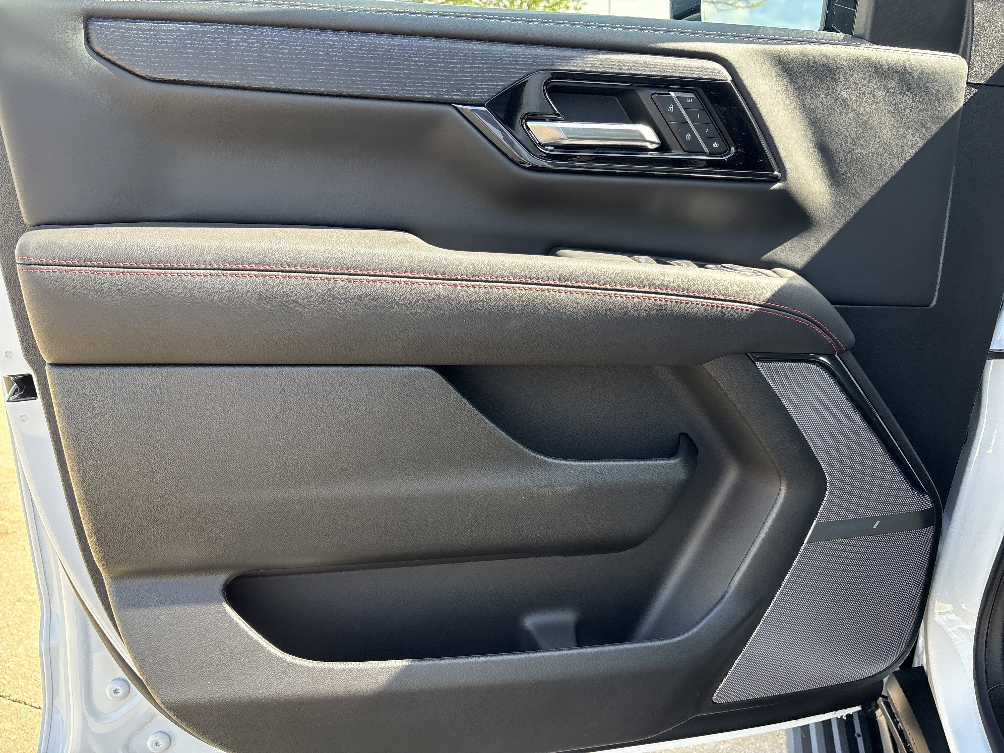 New 2026 GMC Yukon XL AT4 Ultimate AWD/4WD image 12