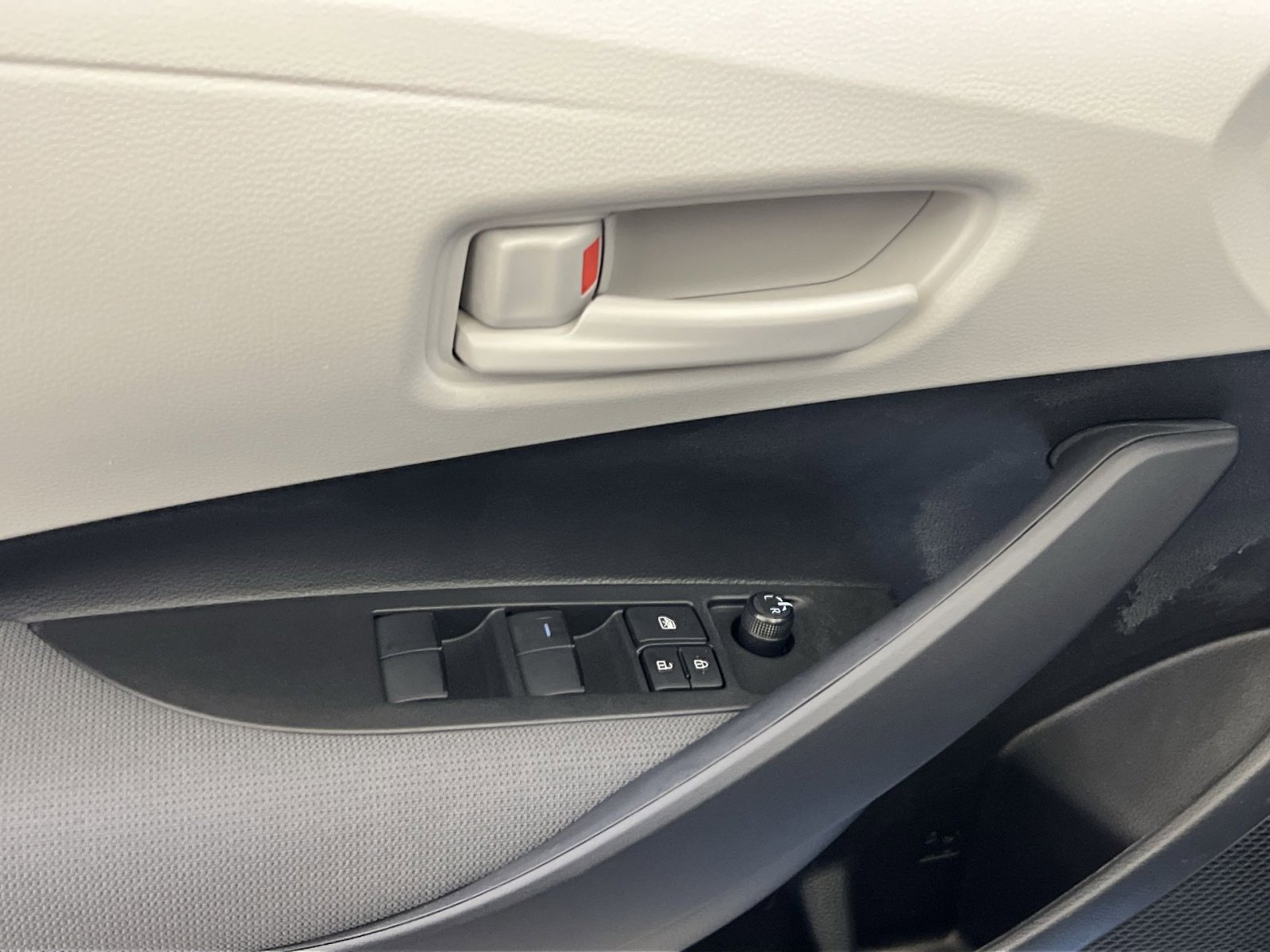 Used 2025 Toyota Corolla LE image 19