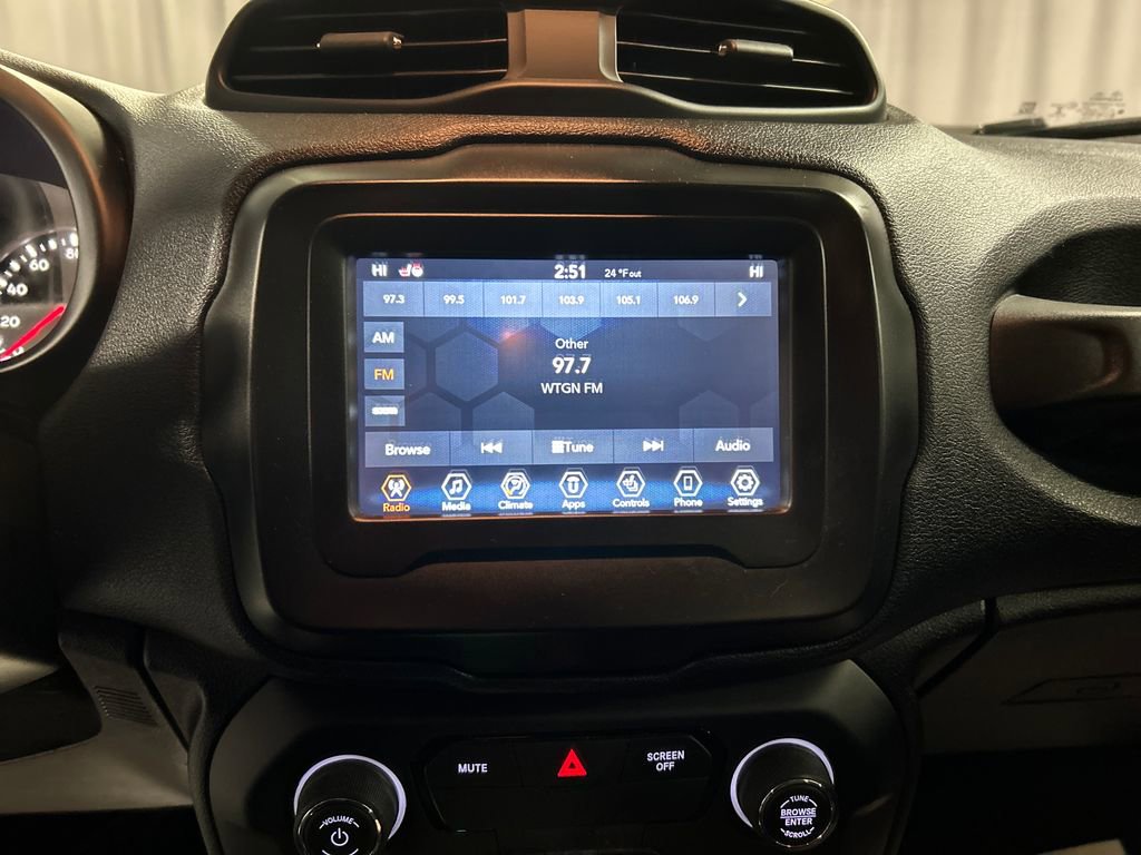 Used 2020 Jeep Renegade Latitude w/ Cold Weather Group image 16