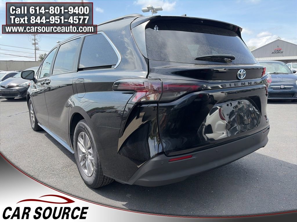 Used 2024 Toyota Sienna XLE FWD image 9