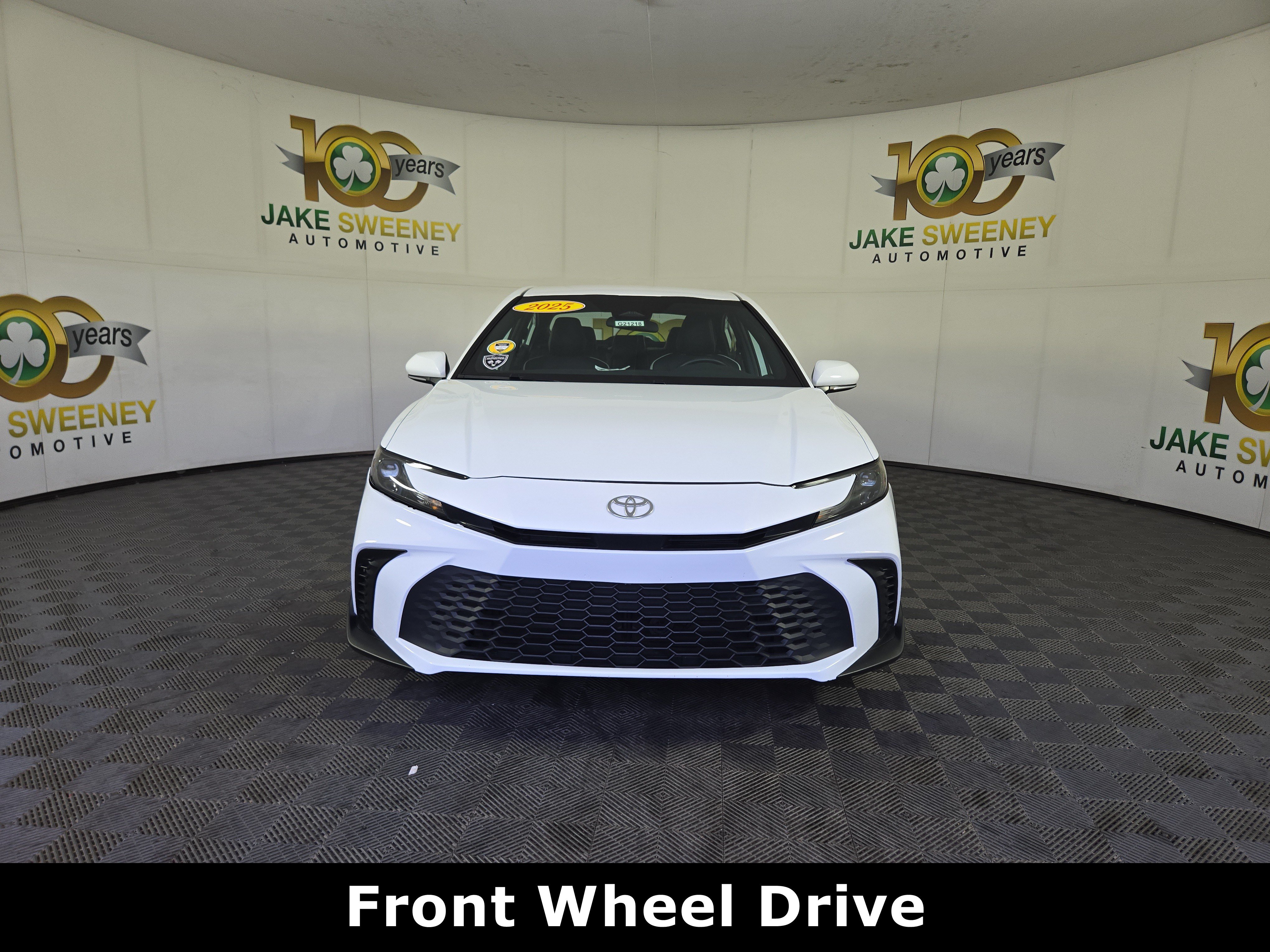 Used 2025 Toyota Camry SE FWD image 2
