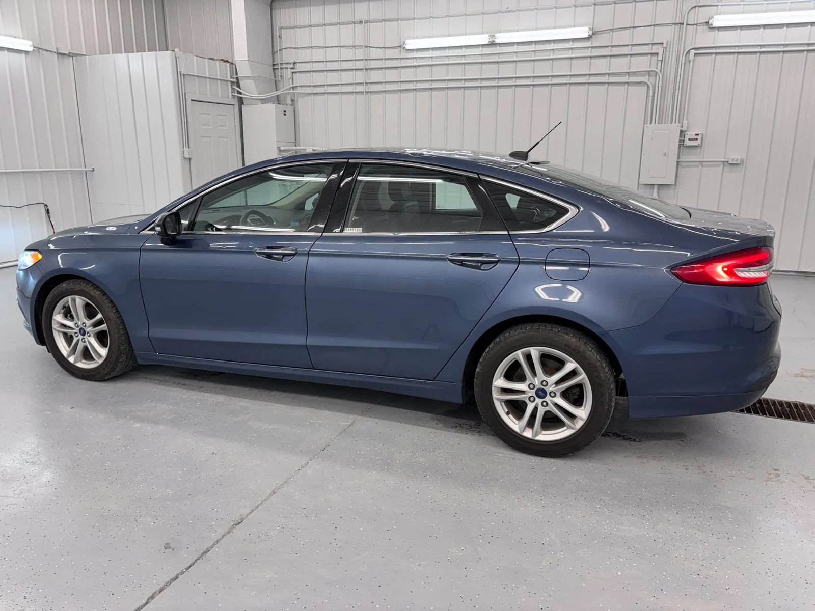 Used 2018 Ford Fusion SE w/ Fusion SE Technology Package FWD image 7