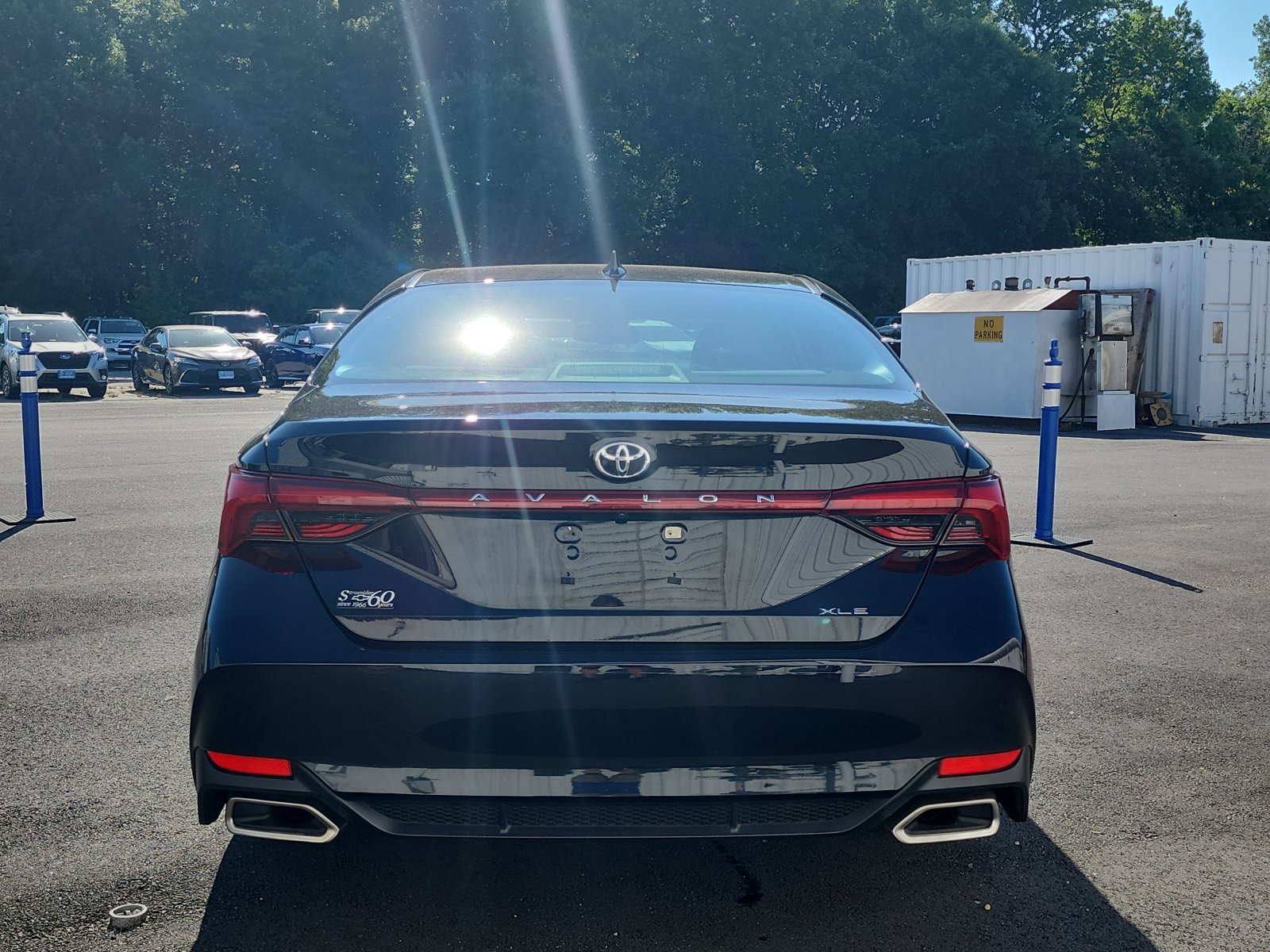 Used 2019 Toyota Avalon XLE w/ Moonroof Package FWD image 4