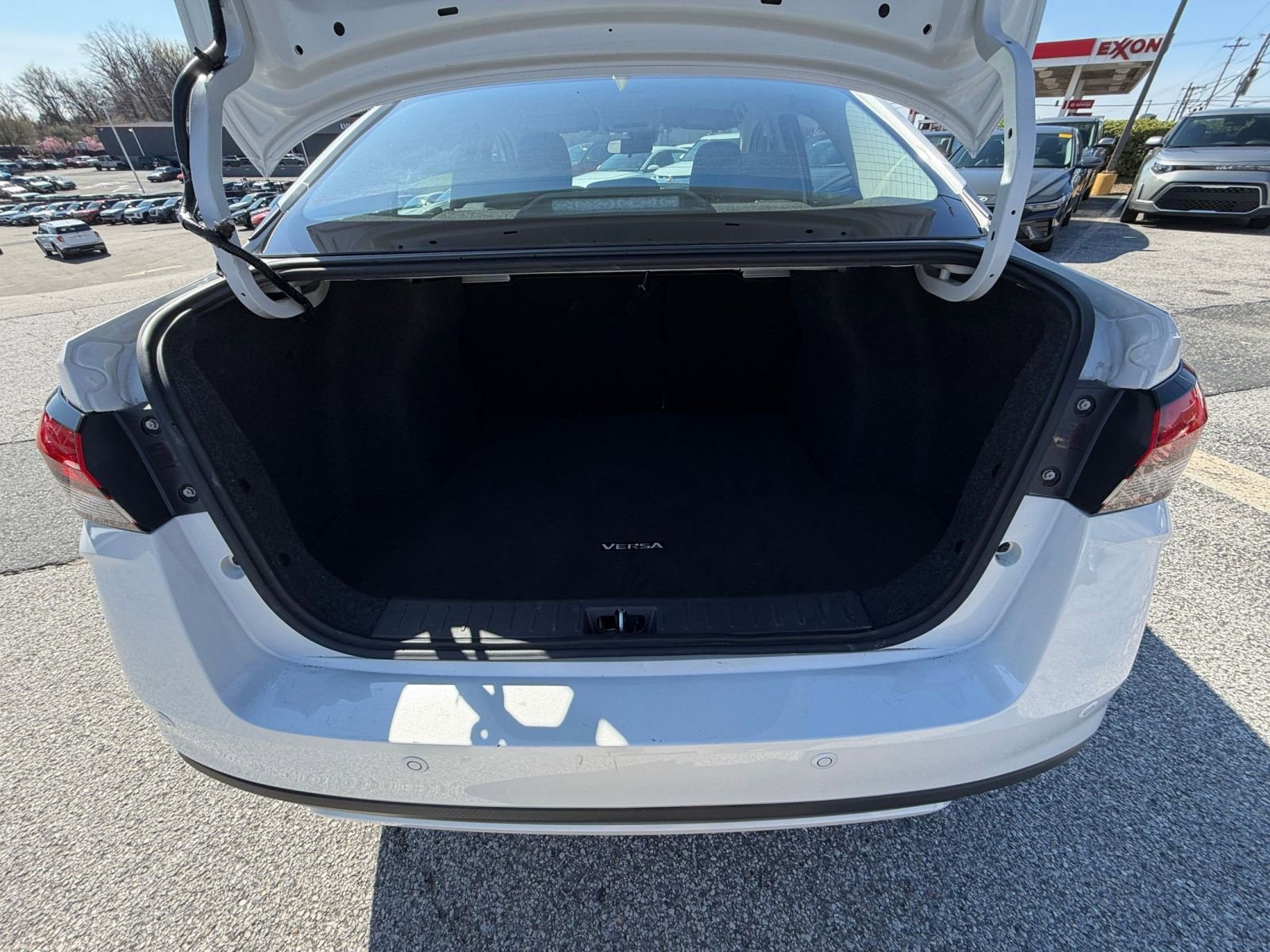 Used 2025 Nissan Versa SV image 33