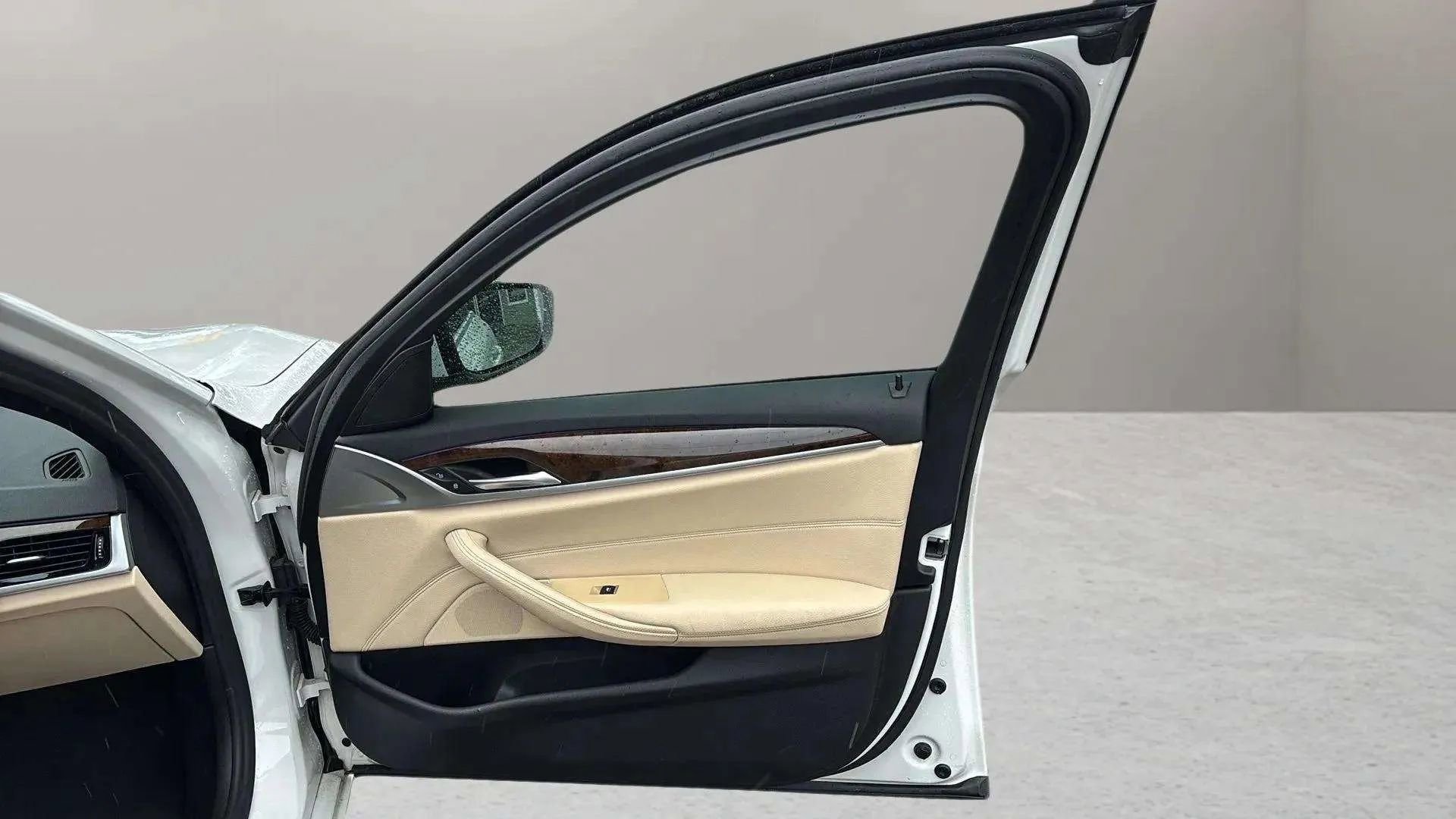 Used 2019 BMW 530i w/ Convenience Package image 24