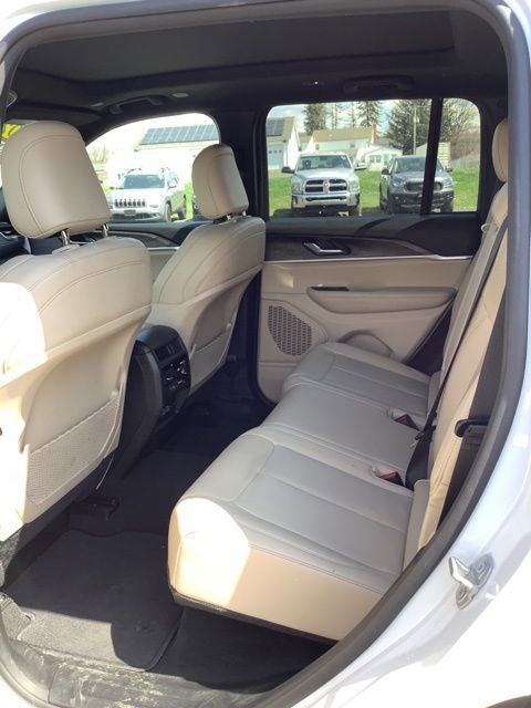 Certified 2023 Jeep Grand Cherokee Limited AWD/4WD image 17