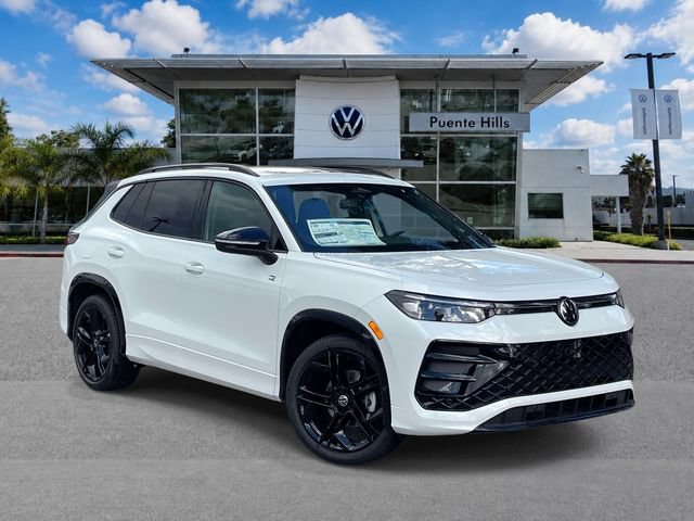 New 2026 Volkswagen Tiguan SE R-Line FWD image 1